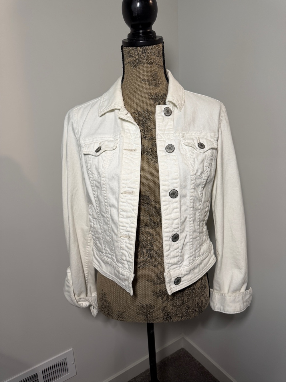 American Eagle white cotton denim, jean jacket size medium - Picture 4 of 9